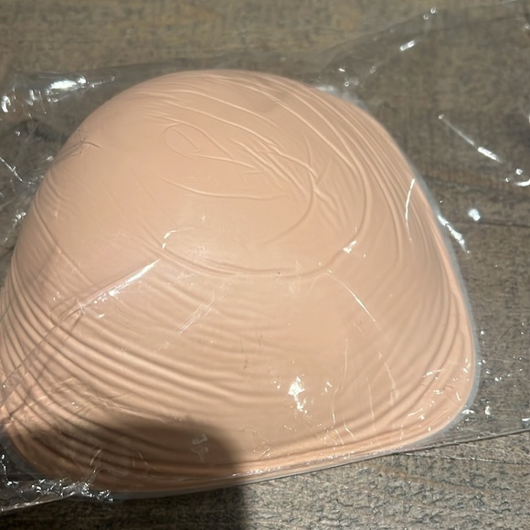 Amoena® Natura Xtra Light Breast Form SZ 5 - Picture 4 of 6